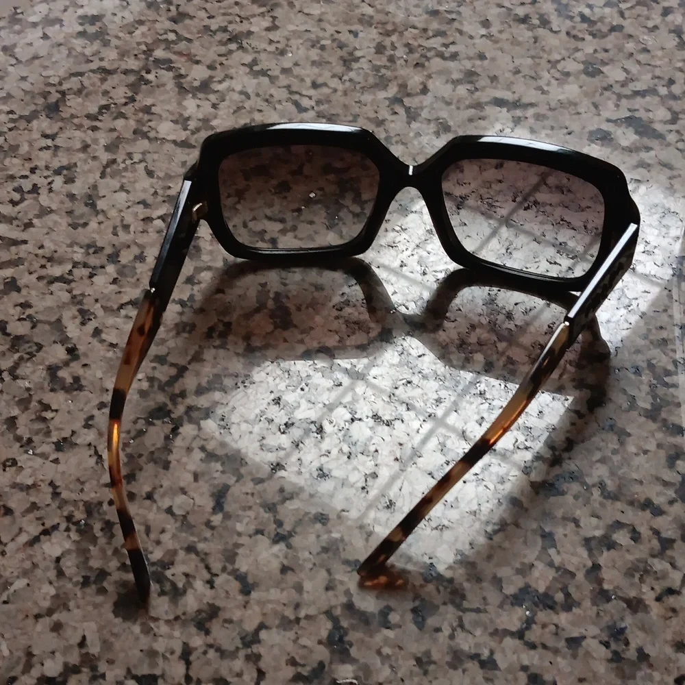 Prada Women Shades - Picture 3 of 4